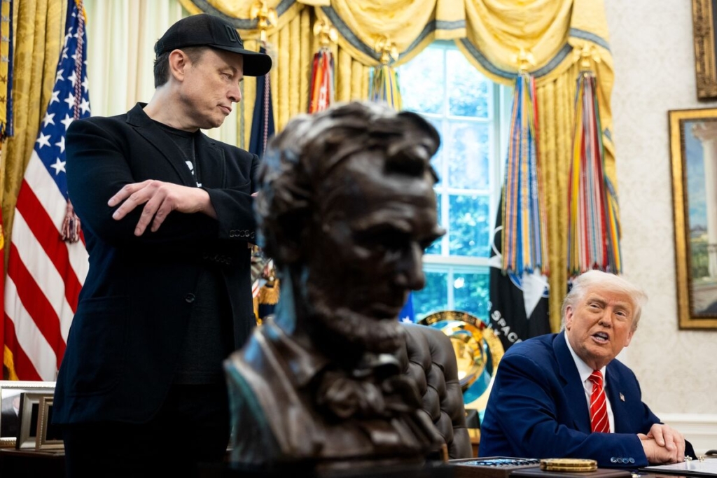 Elon Musk Görevden Ayrıldı