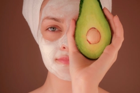 Cilt Lekelerini Yok Eden ve Yüzü Parlatan Doğal Maske Tarifleri