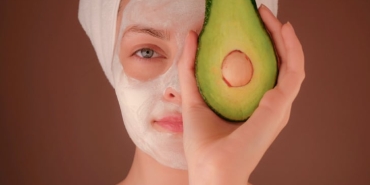 Cilt Lekelerini Yok Eden ve Yüzü Parlatan Doğal Maske Tarifleri