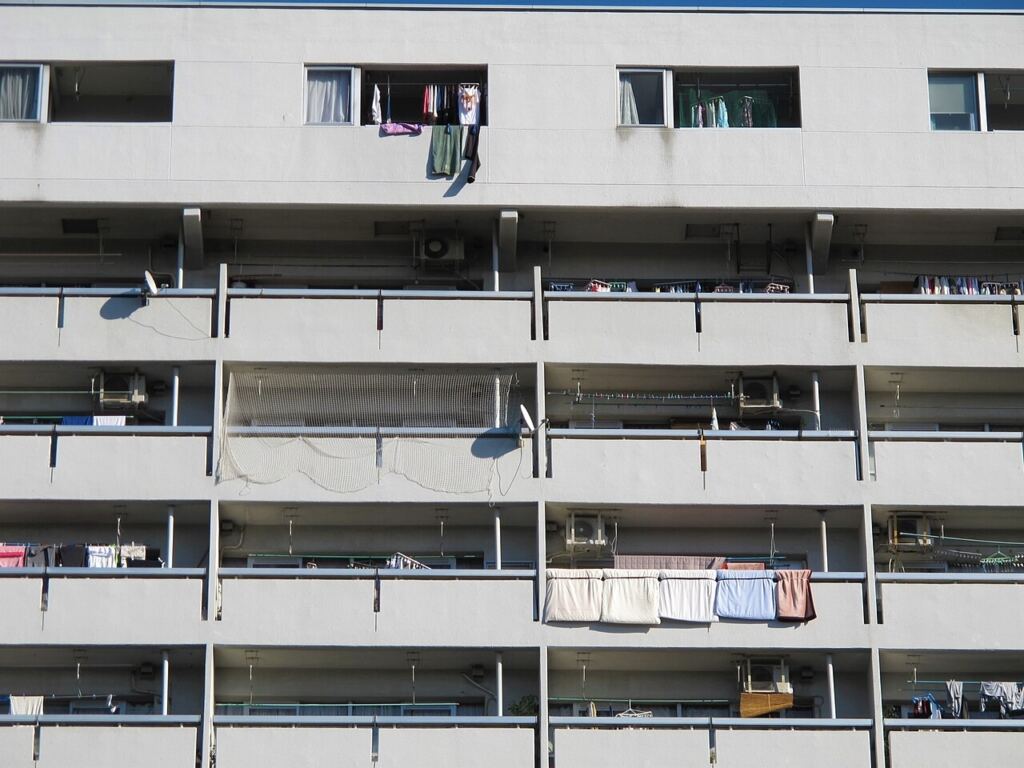 Kiralık dairelerin bulunduğu apartman