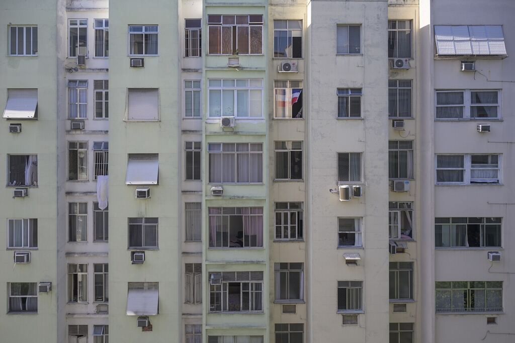 Çok katlı apartman binasının dış cephesi