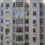 Çok katlı apartman binasının dış cephesi