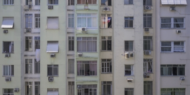 Çok katlı apartman binasının dış cephesi