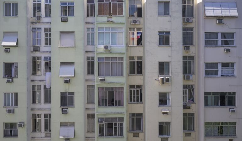 Çok katlı apartman binasının dış cephesi