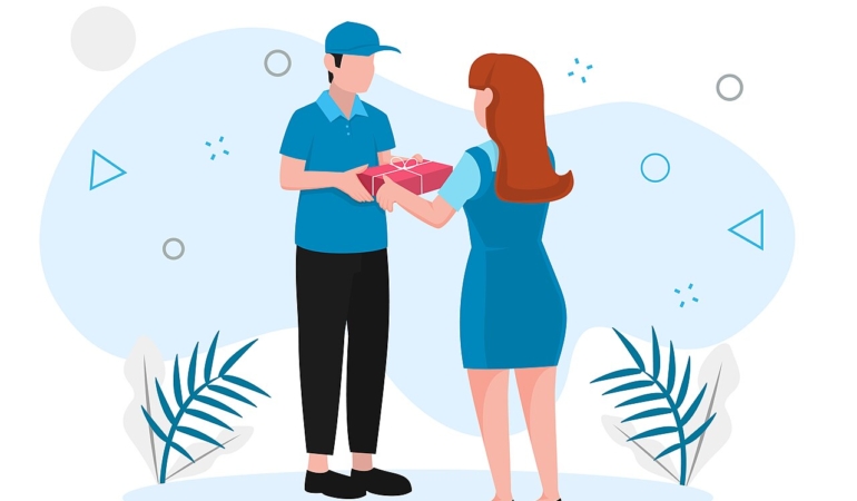 Kapıda paket teslim eden kurye
