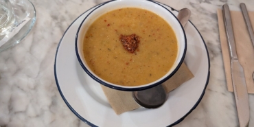 İftar sofrasında mercimek çorbası