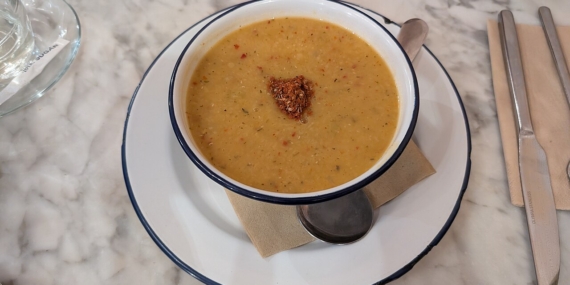 İftar sofrasında mercimek çorbası